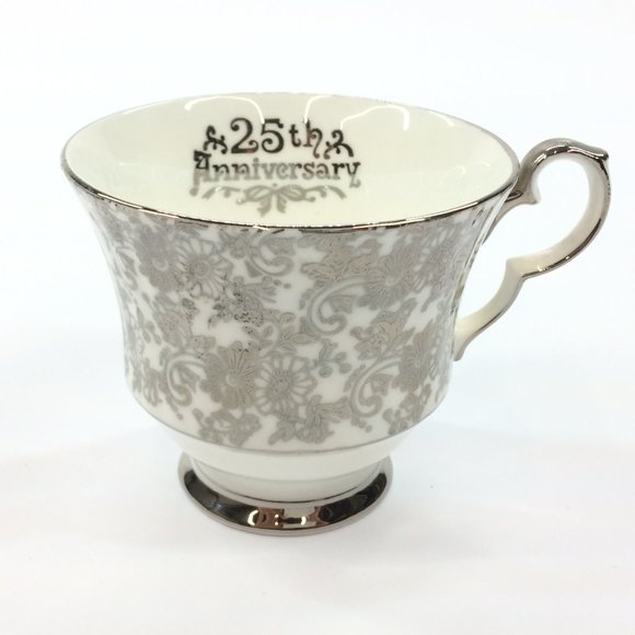 Royal Windsor Fine Bone China Tea Cup and Saucer - Picture 6 of 8